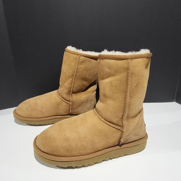 Ugg Short Tan / Caramel Colored Winter Boots - Picture 4 of 13